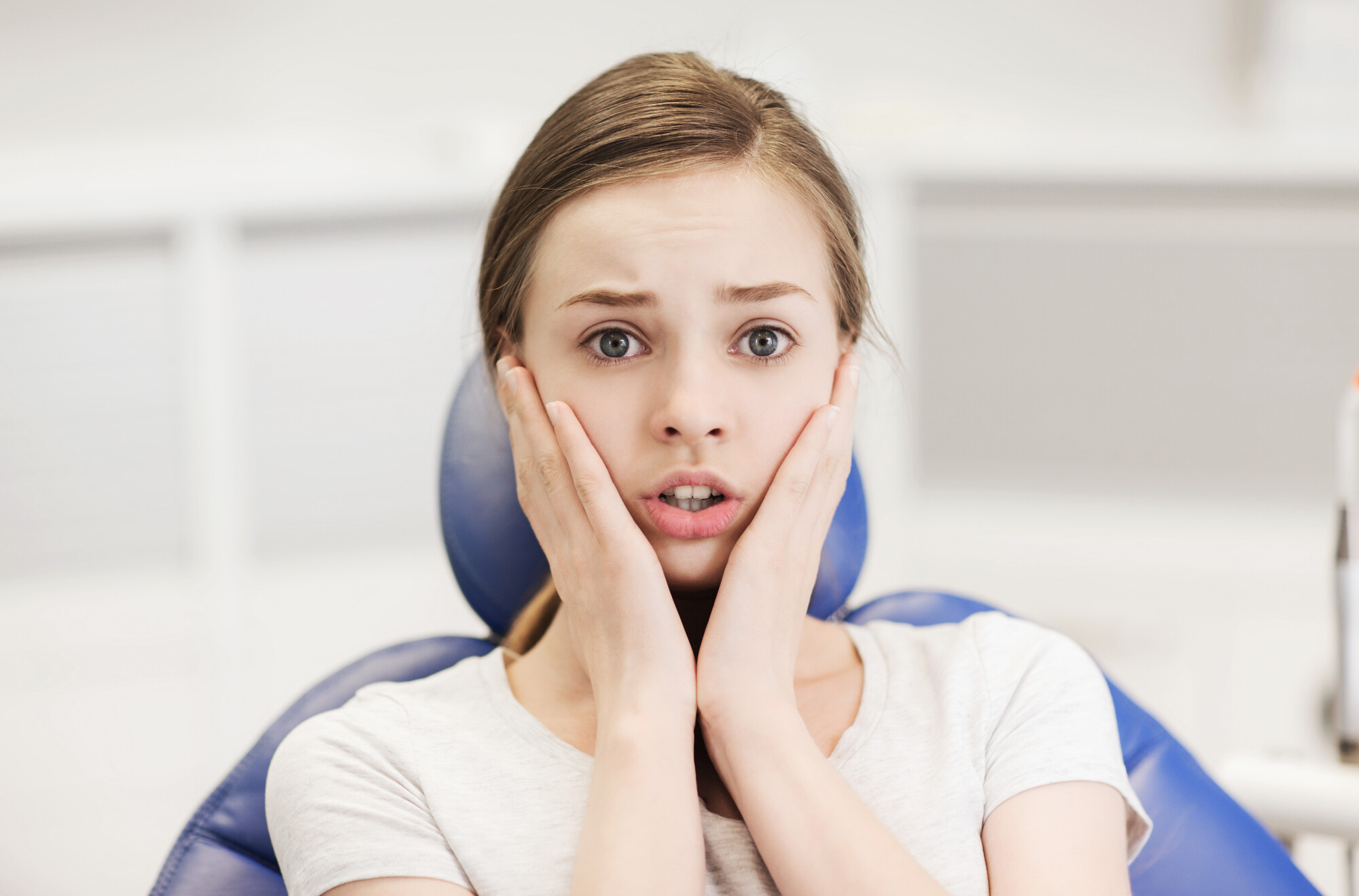 Read more about the article Dental Anxiety: How to Overcome the Fear of Going to the Dentist